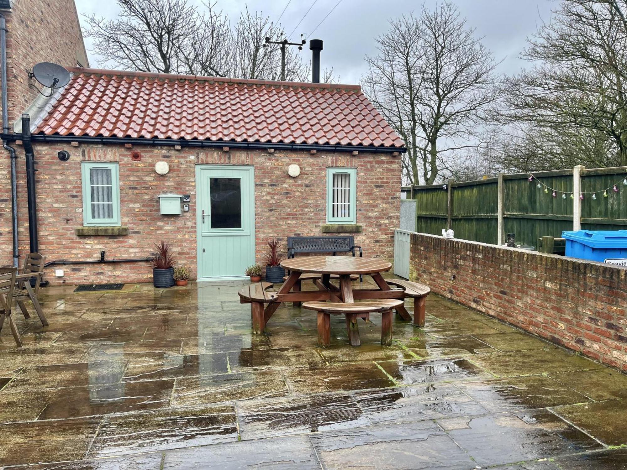 Cosy Village Location - One Bedroom Barn Barmston Buitenkant foto